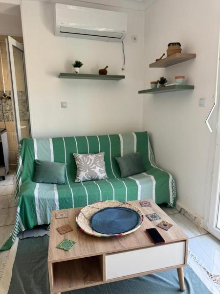 På bildet vises objektet Location d'un appartement som ligger i byen Irhil Khelil.
