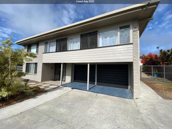 The photo shows the Peace Home located in the city of Scarness.