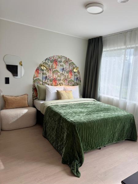 Central & luxurious new studio with private patio, Tromsø