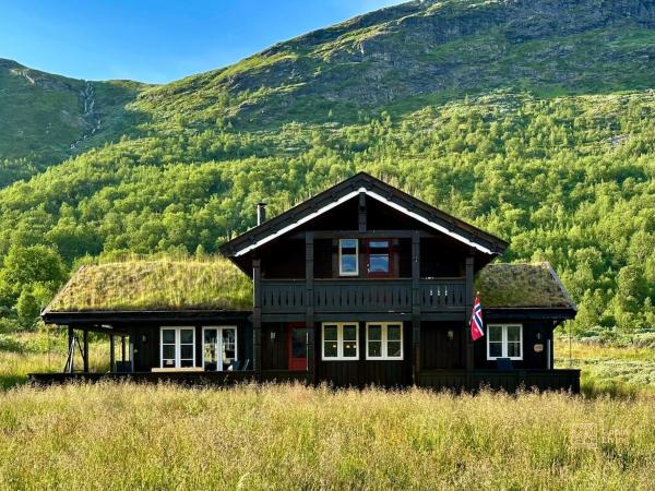 En la foto se muestra el objeto Indoor hot tub, views & nature, cosy family cabin at Filefjell ubicado en la ciudad de Borgund.