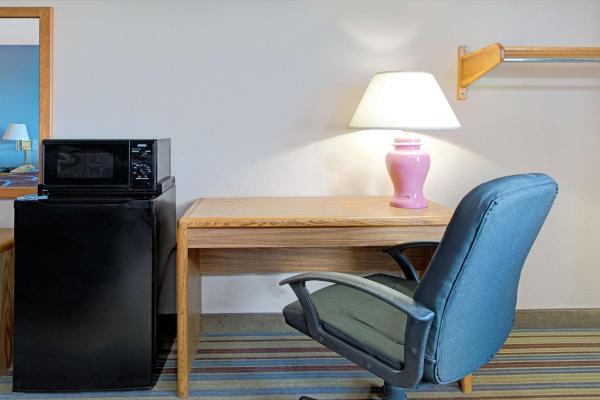Chambre Lit King-Size - Non-Fumeurs — 25 m² - Super 8 by Wyndham Pontoon Beach IL/St. Louis MO Area