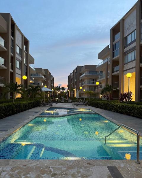 The photo shows the Airy 1BR Pool and Beach Retreat located in the city of El Soco.
