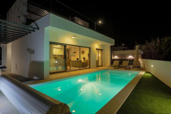 照片显示了位于Barrantes市的Villa Caldara, Private Pool, Outdoor Kitchen, Airco & Pellet Heater - Near Beach & Town物件。
