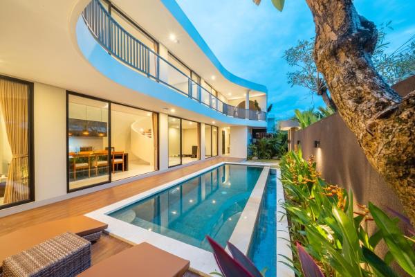 Op de foto is het object Modern 3BR Villa Private Pool Serangan Beach te zien, gelegen in de stad Pulau Serangan.