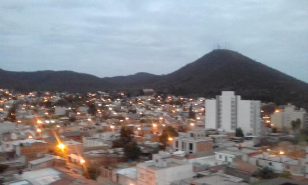 A la foto es mostra l'objecte Altos Juramento situat a la ciutat de Salta.