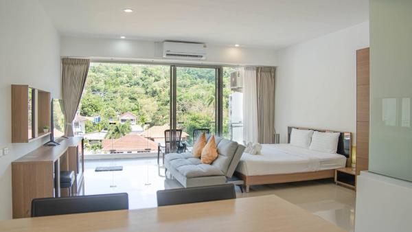 A la foto es mostra l'objecte Mountain Loft 700m from Beach [Pool & Gym] situat a la ciutat de Karon.