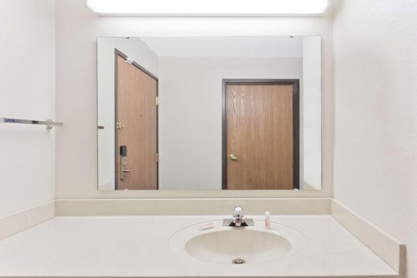 Foto 3: Super 8 by Wyndham Cloverdale IN