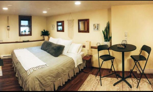 På billedet ses objektet Wildflower Suite beliggende i byen Whistler.