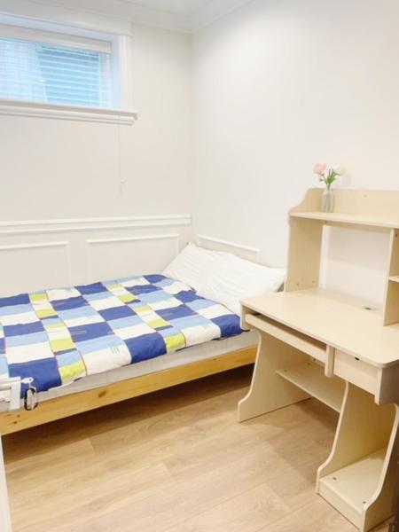 A la foto es mostra l'objecte Cozy New Suite 8mins to Downtown situat a la ciutat de Vancouver.