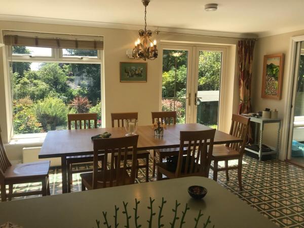 På billedet ses objektet Lovely Family Holiday Home in Bonchurch beliggende i byen Ventnor.
