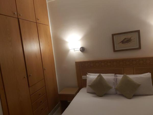 A la foto es mostra l'objecte Zahabia Hotel&Beach Resort situat a la ciutat de Raʼs Ghārib.