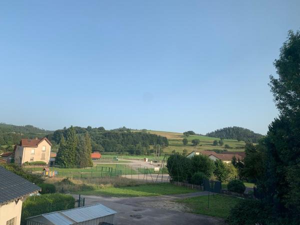 På billedet ses objektet Votre havre de paix avec vue sur les montagnes à 20 minutes de Gerardmer beliggende i byen Prey.