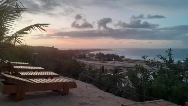 Stunning sea view, charming beach house in Barra, Mozambique - 4x4