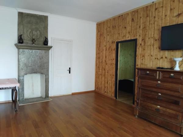 På billedet ses objektet Lusa Guesthouse beliggende i byen Nikortsminda.