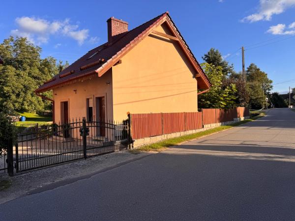 Na fotografii je vidět objekt Domek Rychleby nacházející se ve městě Jarnołtów.