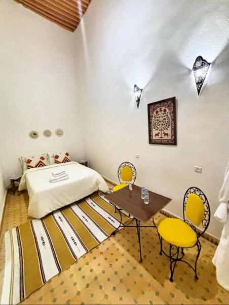 Na foto é possível ver o objeto Riad tidiany localizado na cidade de Fès.
