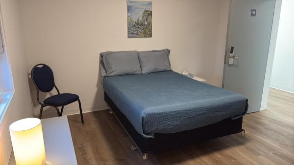 写真にはマタン市にあるAuberge de la traverseが写っています。