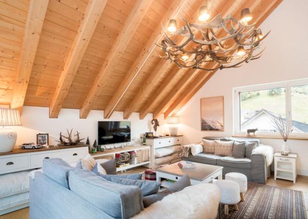 Na zdjęciu widoczny jest obiekt Swiss Family Chalet położony w mieście Andermatt.