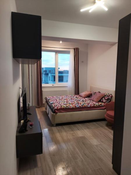 A la foto es mostra l'objecte Mika's pearl situat a la ciutat de Bucarest.