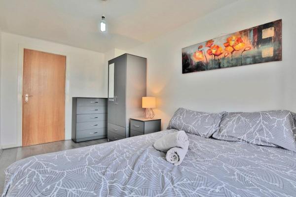 City View Apartment - Free Parking - Sleeps 6 - Near City Centre - by NMB Property, Manchester