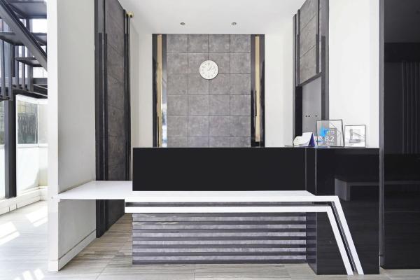 Na zdjęciu widoczny jest obiekt OYO 94729 Regia Dago położony w mieście Cicadas.