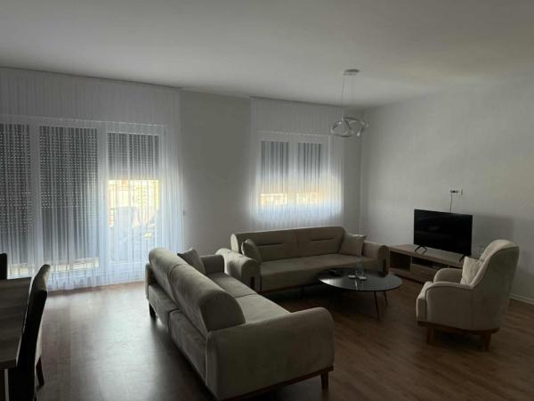 A la foto es mostra l'objecte Penthouse situat a la ciutat de Gjilan.