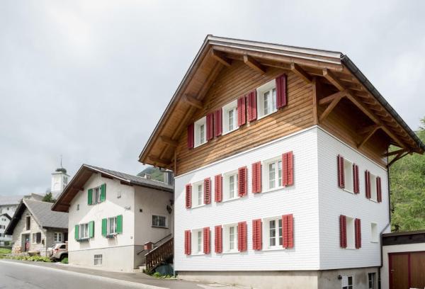 Na fotografii je vidět objekt HOSPENTAL Chalet nacházející se ve městě Arni Alp.