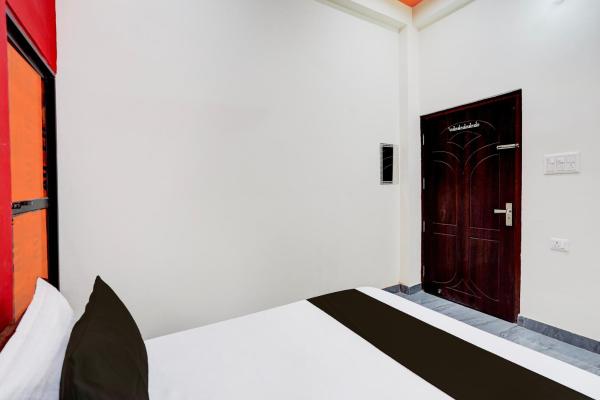 På billedet ses objektet Hotel O ORM Inn beliggende i byen Dewa.