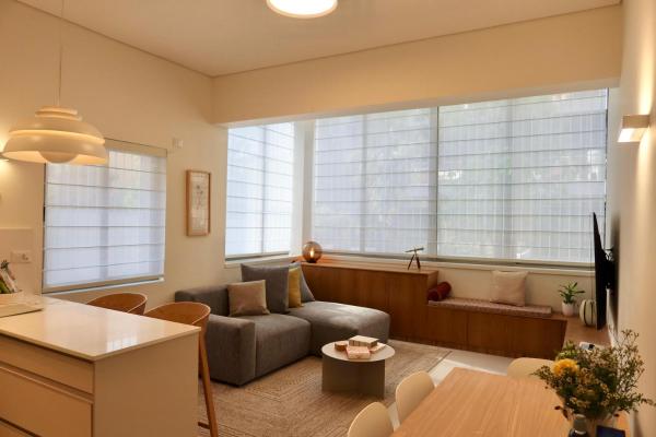 Seaside Soul, New Apartment, 2 mins walk from Beach, Chic and Cozy, Tel Aviv