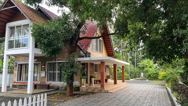 A la foto es mostra l'objecte Cottage on Riverside situat a la ciutat de Pudukād.