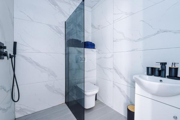 Foto 4: Studio Flat by Brookland Stays Serviced Accommodation Short Lets Birmingham with Free WiFi