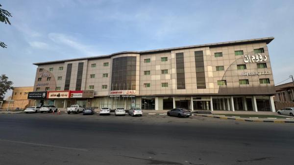 La photo montre l'objet رؤوم إن للشقق المخدومة - Raoum Inn Serviced Apartments-Majmaa situé dans la ville de Al-Majma'ah.