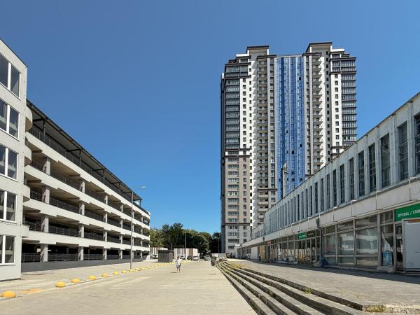 A la foto es mostra l'objecte Apartments White Pearl Olimpiyetsʹ situat a la ciutat de Odessa.