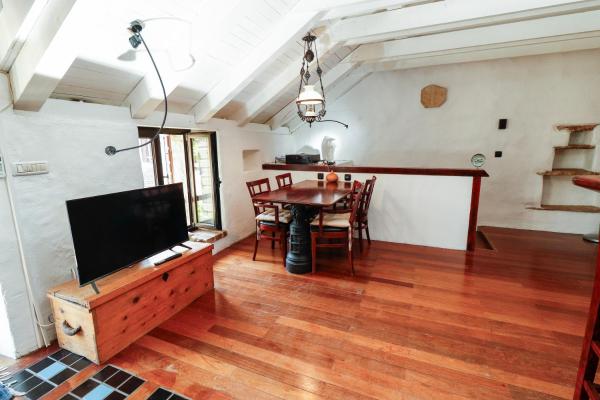 A la foto es mostra l'objecte Apartment George situat a la ciutat de Stari Grad.