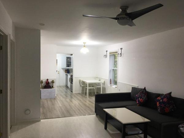Na fotografii je vidět objekt Cheerful 3-bedroom bungalow with parking nacházející se ve městě Beaconsfield.