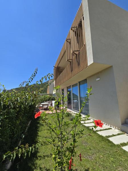 En la foto se muestra el objeto Modern Luxury Villa in Green Coast with Sea View & Private Garden ubicado en la ciudad de Llogara.