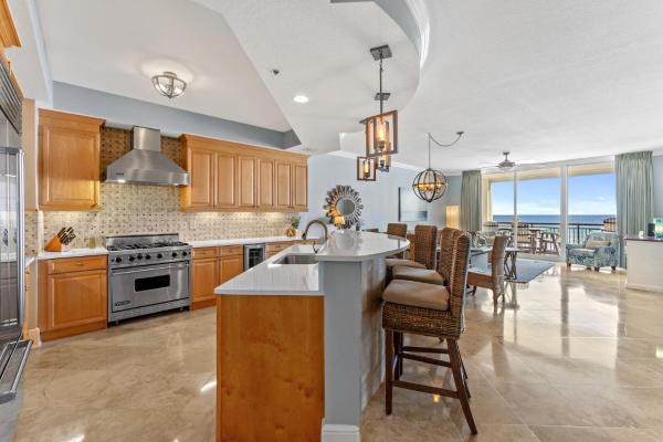 Bella Riva 203 - Oceanfront - Beach Service Included - Luxury - Viking Appliances - Niceville, FL