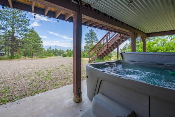 Hot Tub + Views | Cozy Retreat - Colorado
