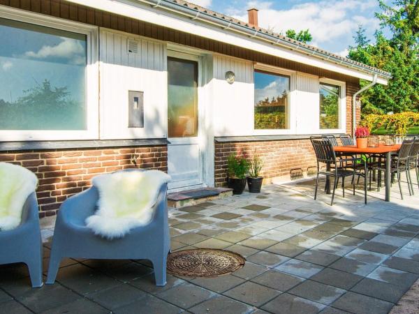 På billedet ses objektet 9 person holiday home in Rømø beliggende i byen Vesterhede.
