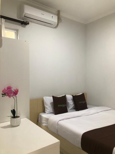A la foto es mostra l'objecte Shakilla House 6C Syariah Cigalumpit Cianjur situat a la ciutat de Bojong 1.