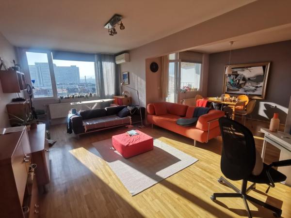 Nella foto è visibile l'oggetto Artsy Penthouse & mountain view situato nella città di Sofia.