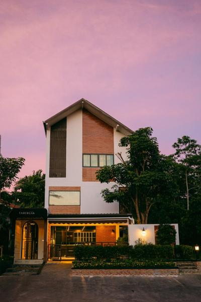 Na zdjęciu widoczny jest obiekt Tabebuia House ทาเบบูย่าเฮ้าส์ położony w mieście Pathiu.