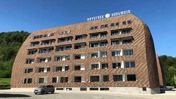 Op de foto is het object Haystack apartment te zien, gelegen in de stad Bakoerjani.