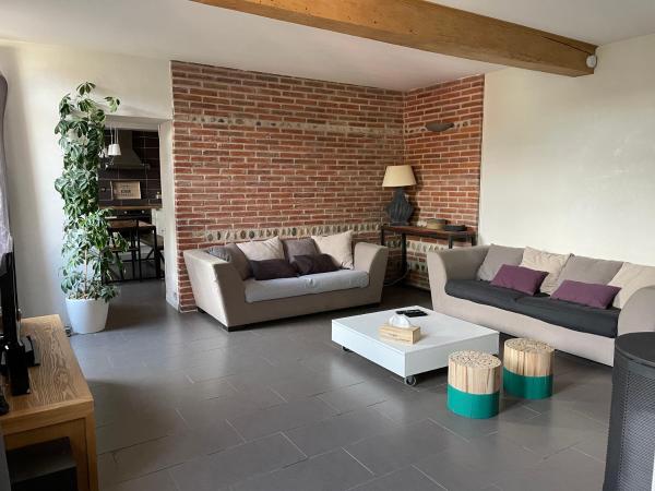 A la foto es mostra l'objecte Typical Toulouse house completely renovated situat a la ciutat de Launaguet.