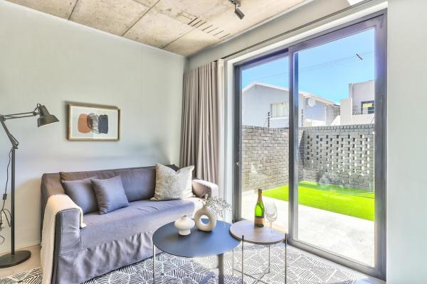 Kuva 1: Secure Central Worker Bees luxury pad with pool