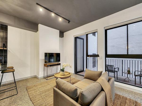 Φωτογραφία 3: Spacious, balcony, Rooftop pool, balcony, AC