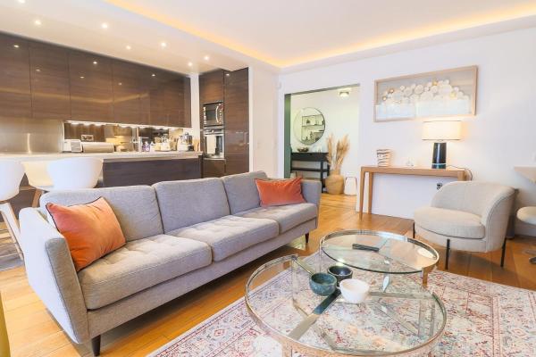 På billedet ses objektet Large family apartment near the subway beliggende i byen Neuilly-sur-Seine.