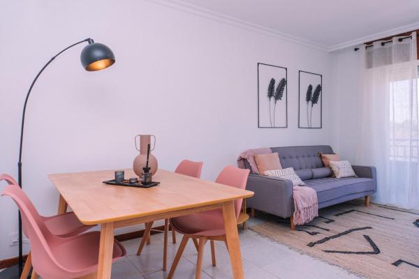 Auf dem Foto ist das Objekt Comodidad y luz en Puenteareas by CABANA Rentals in der Stadt Áreas zu sehen.