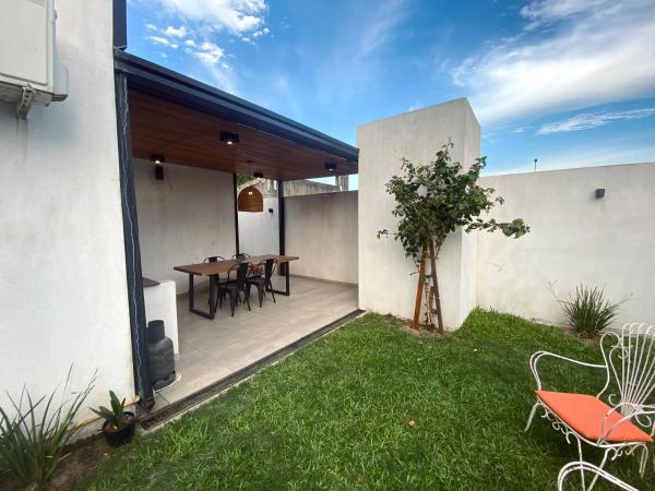 A la foto es mostra l'objecte Casa de Marianela situat a la ciutat de Chajarí.