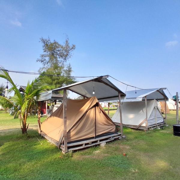 Na foto é possível ver o objeto Eco Beach Can GIo localizado na cidade de Ấp Ba.